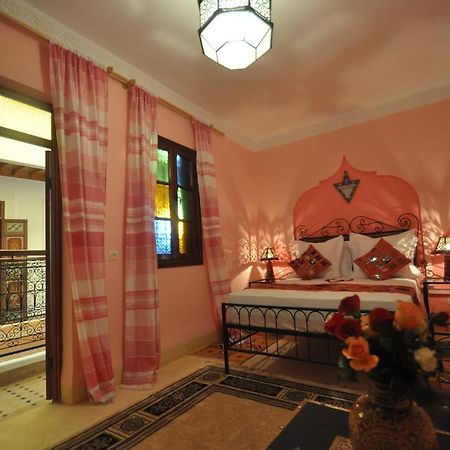 Riad La Famille Marrakesh Exterior photo