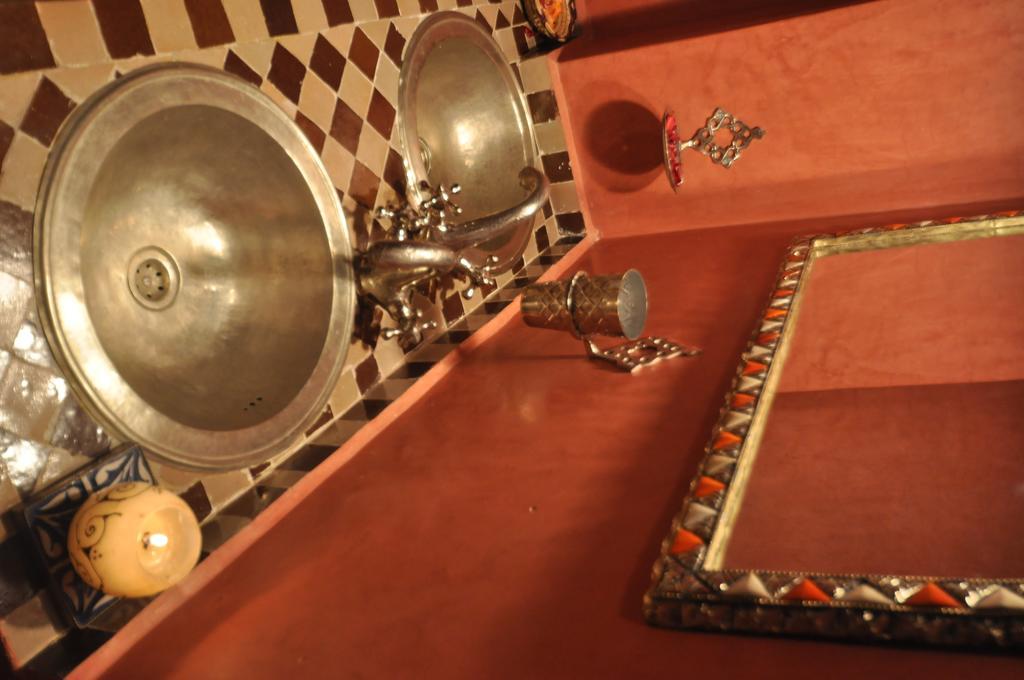 Riad La Famille Marrakesh Room photo