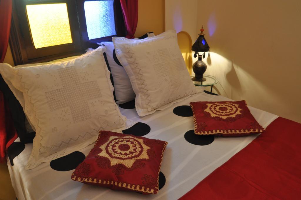 Riad La Famille Marrakesh Room photo