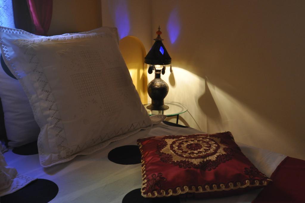 Riad La Famille Marrakesh Room photo