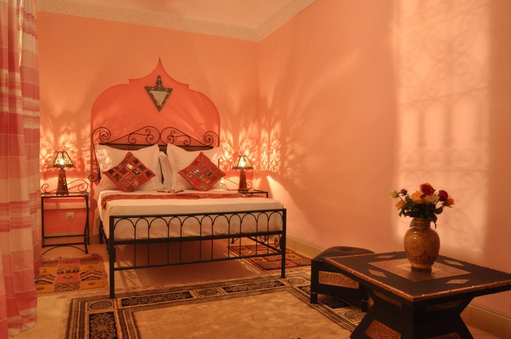 Riad La Famille Marrakesh Exterior photo
