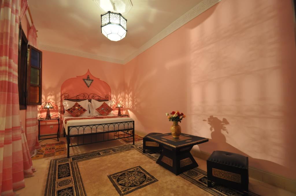 Riad La Famille Marrakesh Exterior photo