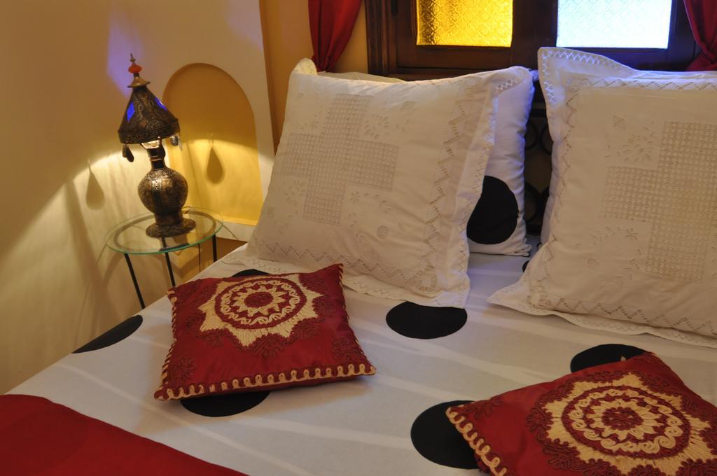 Riad La Famille Marrakesh Exterior photo